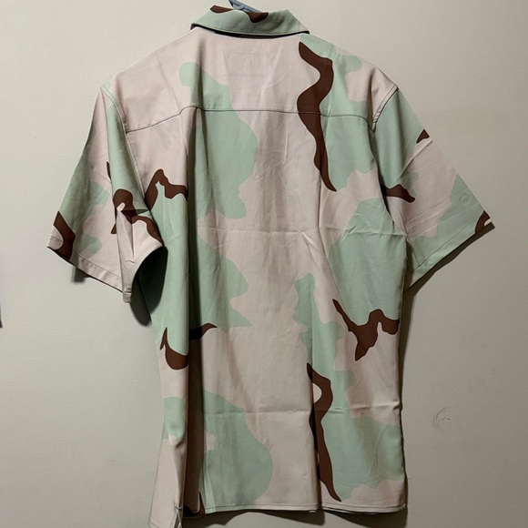 Volcom Camouflage Short Sleeve Button Up Shirt Men's Size Small Desert Tan Green - Picture 5 of 5